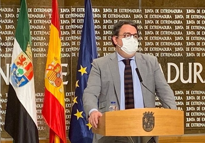 El consejero de Sanidad, José María Vergeles, en rueda de prensa