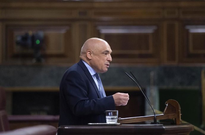 El secretario general del Grupo Socialista en el Congreso, Rafael Simancas, interviene en una sesión plenaria en el Congreso de los Diputados, a 20 de mayo de 2021, en Madrid, (España). 