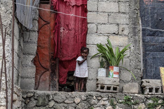 Una nena en Tabarre Issa, Port-au-Prince