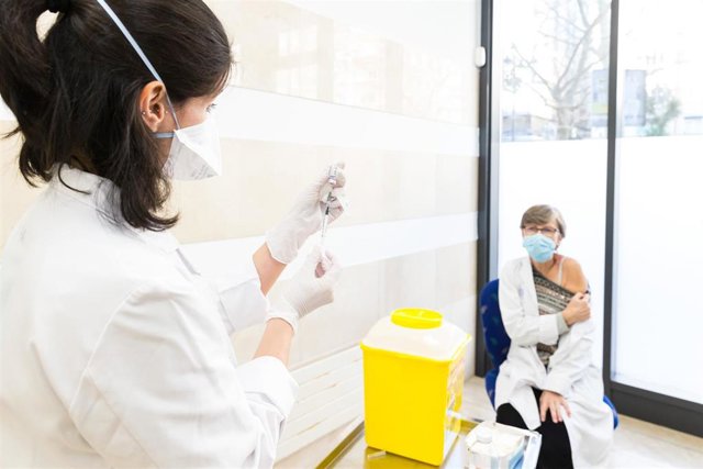 Archivo - Vacunación contra el COVID-19 en Cantabria