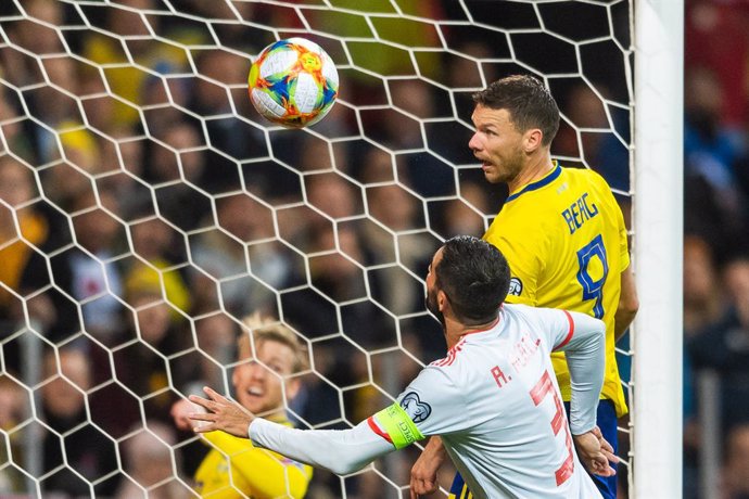 Archivo - 15 October 2019, Sweden, Stockholm: Sweden's Marcus Berg (R) scores his side's first goal during the UEFA EURO 2020 qualifying Group F soccer match between Sweden and Spain at the Friends Arena. Photo: Joel Marklund/Bildbyran via ZUMA Press/dpa