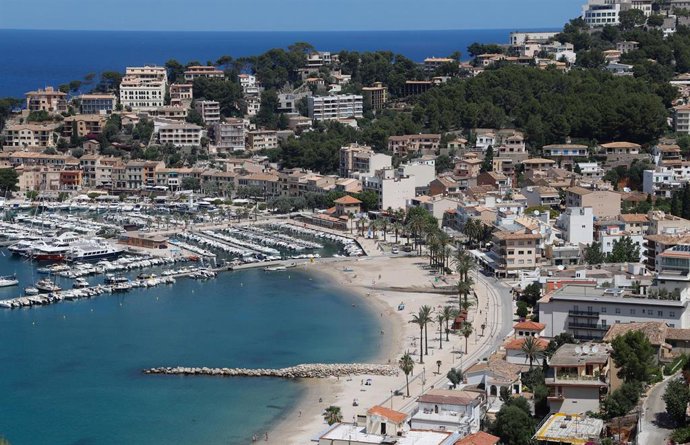 Archivo - Vista general del Port de Sóller.