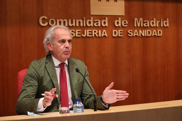 El consejero de Sanidad en funciones de la Comunidad de Madrid, Enrique Ruiz Escudero, interviene durante una rueda de prensa sobre la situación epidemiológica y asistencial por coronavirus en la región, a 21 de mayo de 2021, en Madrid (España). Según el 