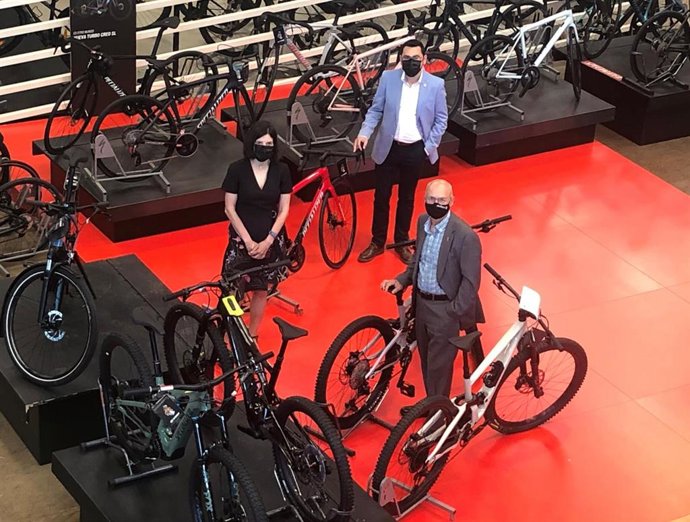 Miranda, Rodríguez y el consejero Ciriza apuestan por la movilidad sostenible