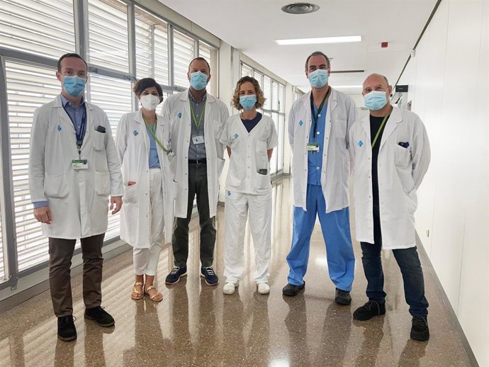 Equipo de Can Ruti que ha implantado con éxito la primera prótesis mitral transcatéter de Catalunya