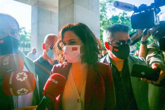 La presidenta en funciones de la Comunidad de Madrid, Isabel Díaz Ayuso, llega a la Gala Benéfica ‘#VocesQueResponden’, en el Auditorio Nacional de Música, a 9 de junio de 2021, en Madrid (España). 