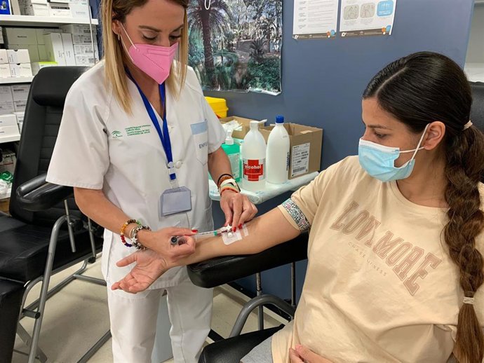 Alrededor de 6.000 pacientes son atendidos cada año en el hospital de día de diabetes del Virgen de la Victoria