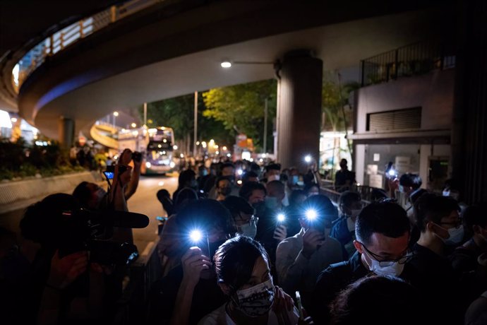 04 June 2021, China, Hongkong: People take part in a vigil to markthe 32nd anniversary of China's 1989 Tiananmen Square massacre. The vigil got banned by the authorities due to the coronavirus pandemic. Photo: Tang Yan/SOPA Images via ZUMA Wire/dpa