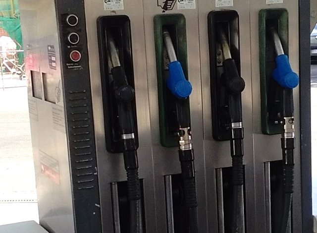 Archivo - Gasolinera