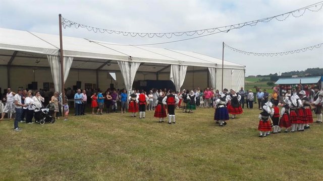 Archivo - Romería asturiana (fiesta de prau) en Manzaneda (Gozón)