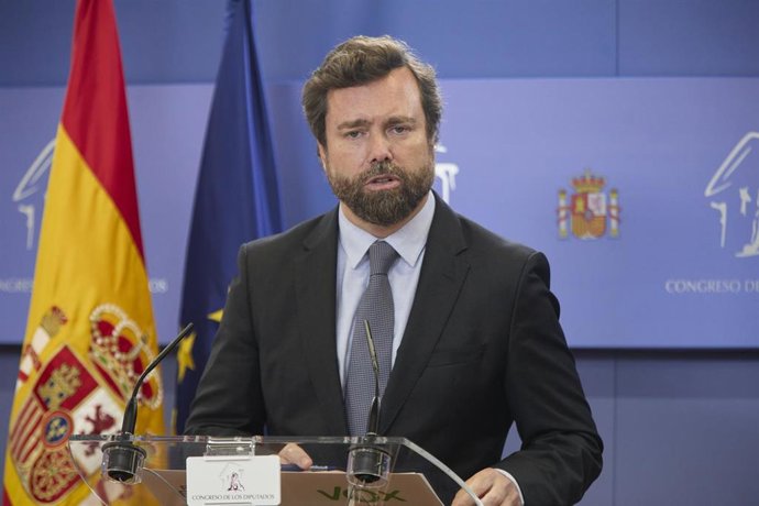 El portavoz de Vox en el Congreso, Iván Espinosa de los Monteros, interviene en una rueda de prensa