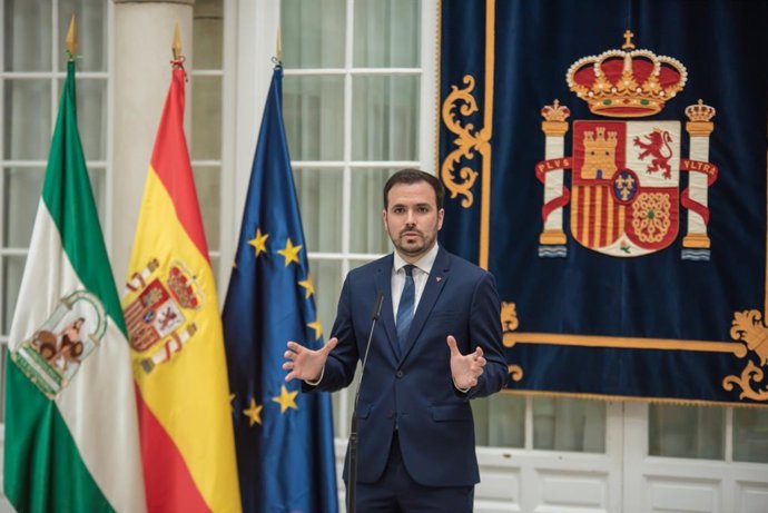 El ministro de Consumo, Alberto Garzón, atiende a los medios en la Delegación del Gobierno en Andalucía.