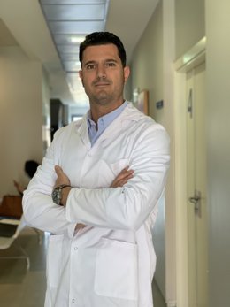 El doctor del equipo de urologoía del Hospital Quirónsalud Sagrado Corazón, Juan Leal Lombardo, ha explicado los avances en el tratamiento del cáncer de próstata