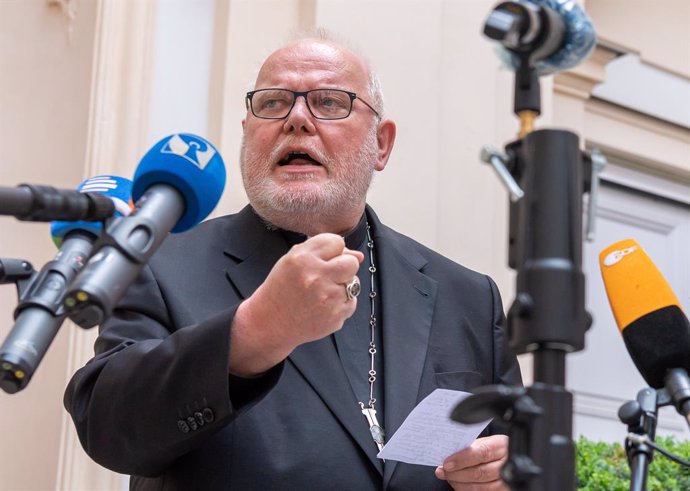 04 June 2021, Bavaria, Munich: Cardinal Reinhard Marx, Archbishop of Munich and Freisingdelivers a statement to the press at the yard of his residence. Marx has offered his resignation to Pope Francis. Photo: Peter Kneffel/dpa