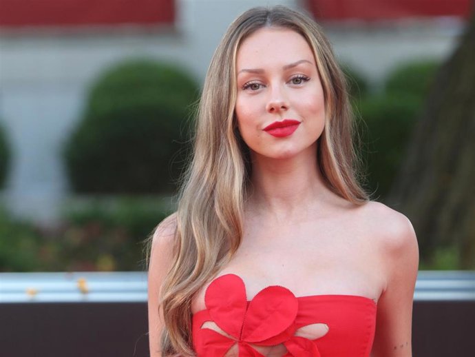 Ester Expósito, espectacular de rojo en el Festival de Cine de Málaga