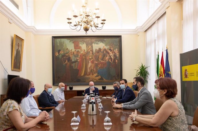 Reunión en Sevilla del ministro de Consumo, Alberto Garzón, con la Federación Andaluza de Jugadores de Azar Rehabilitados.