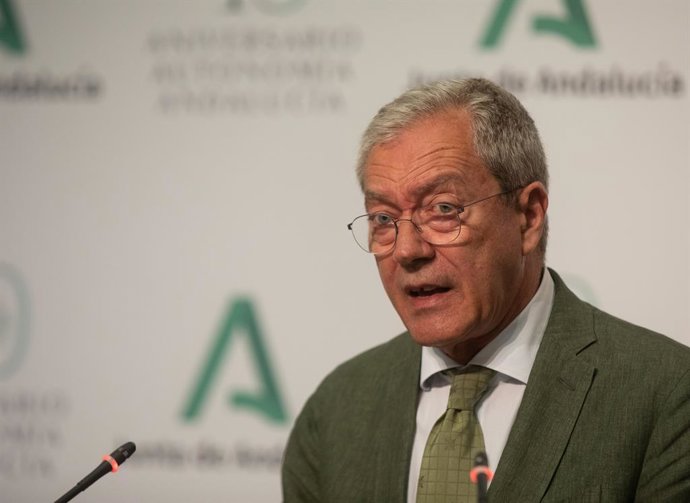 El consejero de Transformación Económica, Industria, Conocimiento y Universidades, Rogelio Velasco, en  la rueda del prensa posterior a la reunión del Consejo de Gobierno de la Junta de Andalucía a 08 de junio del 2021 en el Palacio de San Telmo, Sevill