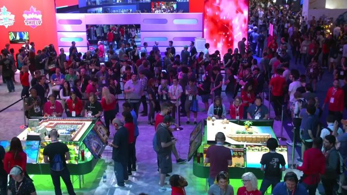 Archivo - Asistentes a la feria de videojuegos E3 2019