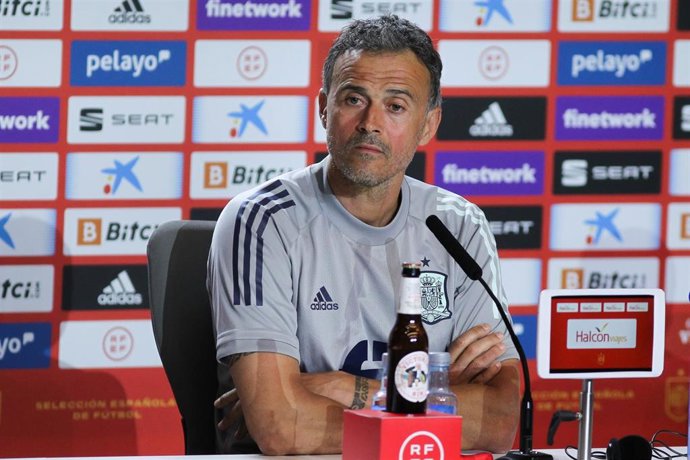 El seleccionador nacional de fútbol Luis Enrique Martínez en una rueda de prensa