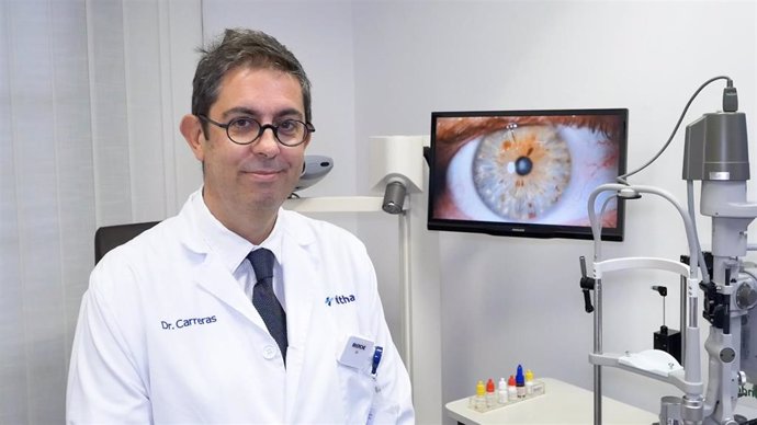 El Dr. Humberto Carreras, director médico de Vithas Eurocanarias Instituto Oftalmológico