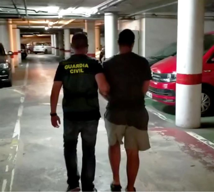 Detienen a dos hombres por agredir y robar a un hombre en su vivienda de Marratxí.