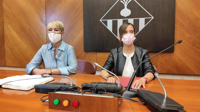 La consellera de Justicia, Lourdes Ciuró, con la alcaldesa de Sabadell, Marta Farrés.