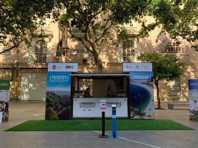 Expositor de promoción turística de Granada