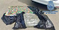 Tres detenidos en un control en Rincón de la Victoria (Málaga) con 20 kilos de marihuana ocultos en un coche de alquiler