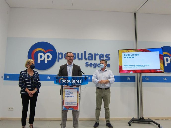 Maroto (c) entre Vázquez y Sanz.