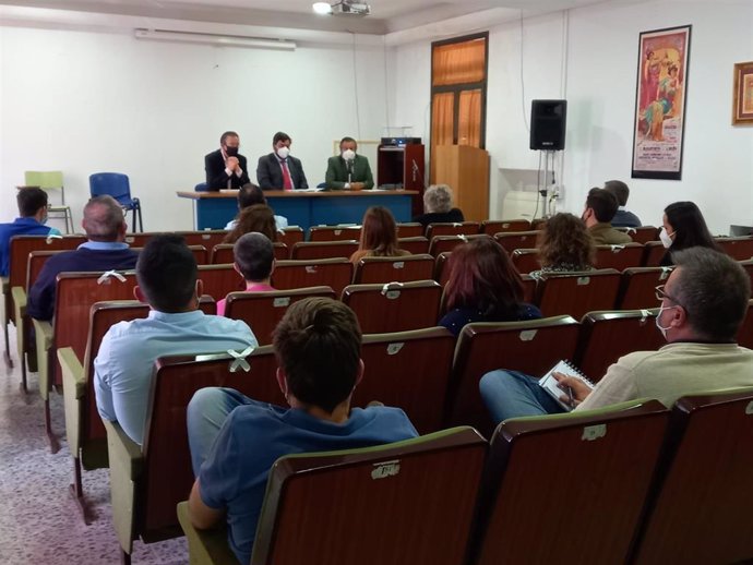 Reunión con alcaldes de la Sierra de Huelva.