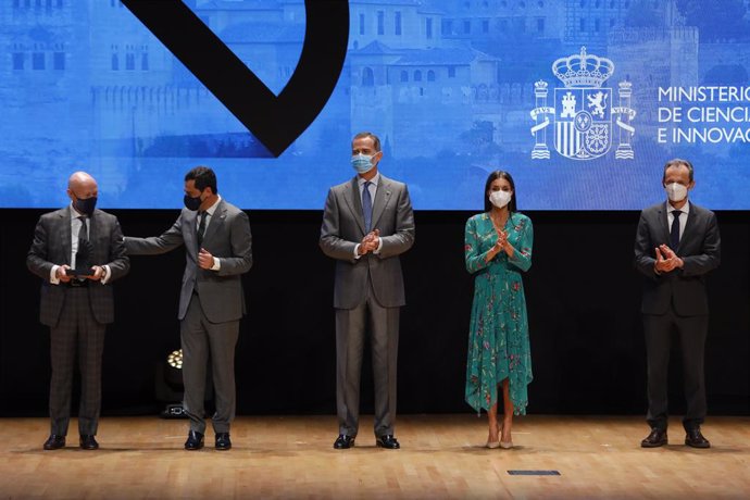 Sus Majestades los Reyes de España entregan los Premios Nacionales de Innovacion y Diseño en el Palacio de Congresos de Granada.