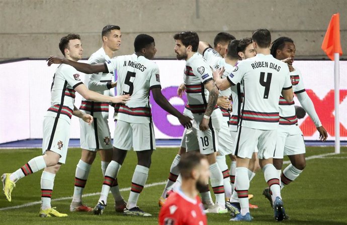 Archivo - Los jugadores de la selección portuguesa de fútbol celebrando un gol