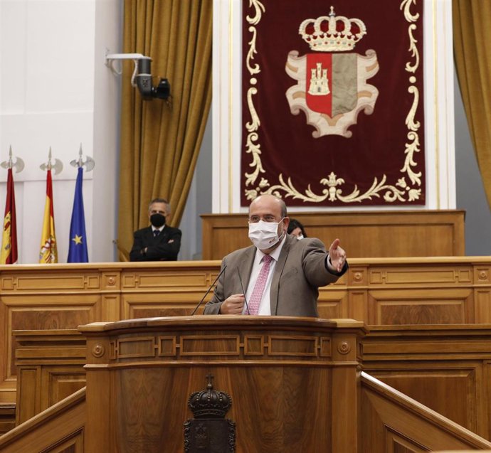 El vicepresidente del Gobierno de C-LM, José Luis Martínez Guijarro, en el pleno de las Cortes