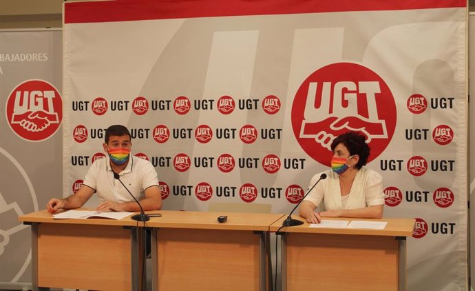 El secretario de Salud Laboral, Juventud y Agenda 2030 de UGT CLM, Javier Flores, y la secretaria de Política Sindical y Empleo de UGT CLM, Isabel Carrascosa,