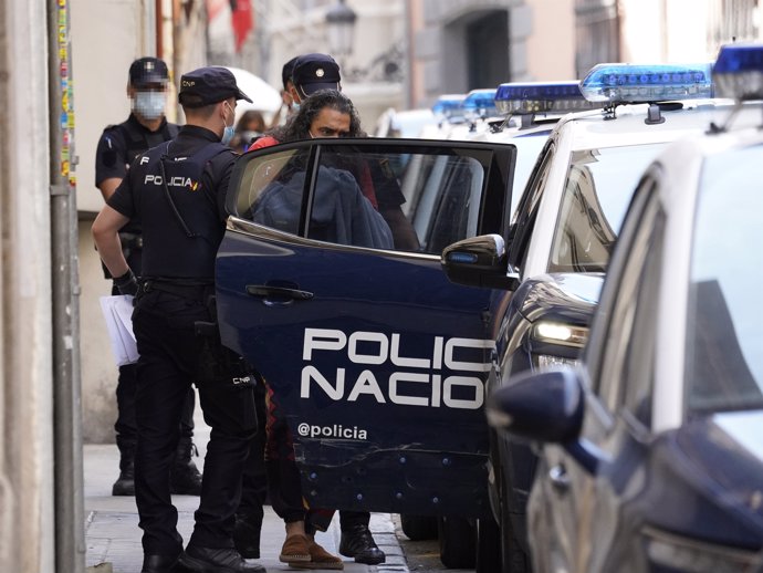 Diego 'El Cigala' sale detenido de la comisaría para pasar a disposición judicial