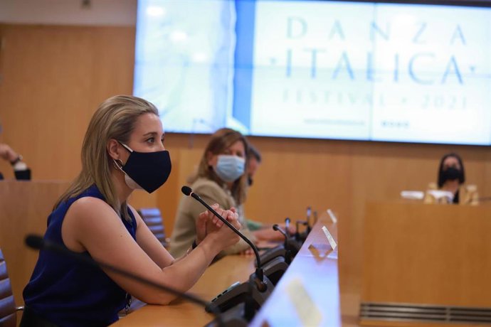 La alcaldesa de Alcalá de Guadaíra, Ana Isabel Jiménez, en la presentación del Festival de Danza de Itálica, en la Diputación de Sevilla.