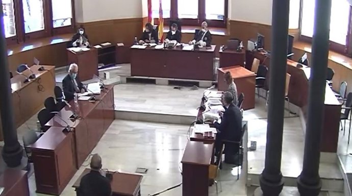Juicio en la Audiencia de Barcelona contra un expolicía local de Sant Esteve Sesrovires (Barcelona) por un presunto homicidio imprudente al reducir a un hombre. En Barcelona el 10 de junio de 2021.