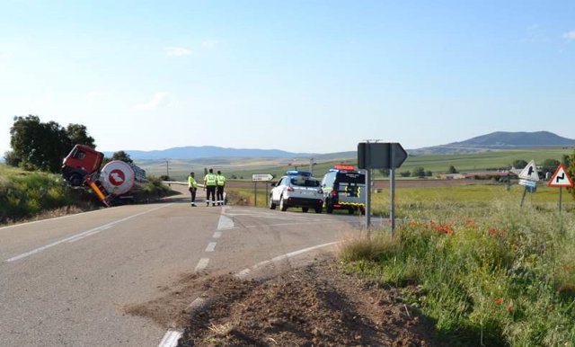 Imagen del camión accidentado cerca de Ólvega.