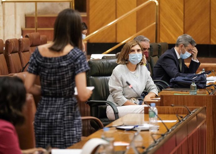 La consejera de Empleo, Formación y Trabajo Autónomo, Rocío Blanco, en el Pleno del Parlamento andaluz.
