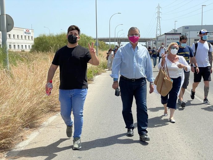 Dirigentes de AxSí en la marcha de Airbus Puerto Real