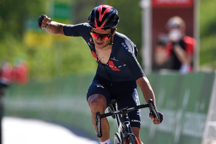 El ciclista ecuatoriano Richard Carapaz (INEOS Grenadiers), ganador de la quinta etapa del Tour de Suiza 2021, disputada entre Gstaad y Leukerbad sobre 175,2 kilómetros