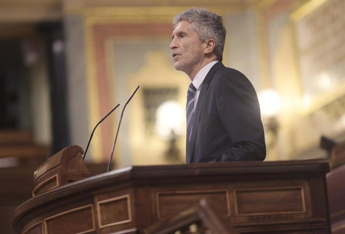 El ministro del Interior, Fernando Grande-Marlaska, interviene en una sesión plenaria celebrada en el Congreso de los Diputados, a 10 de junio de 2021, en Madrid, (España). El pleno de hoy aborda entre otras cuestiones, el Real Decreto-ley por el que se