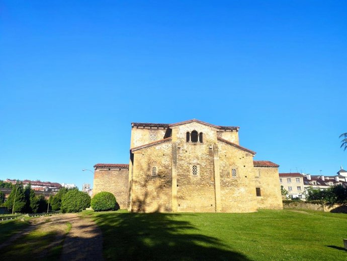 Iglesia de San Julián de los Prados, prerrománico en Oviedo.