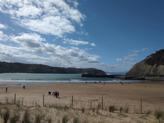 Archivo - Playa vizcaína (archivo)