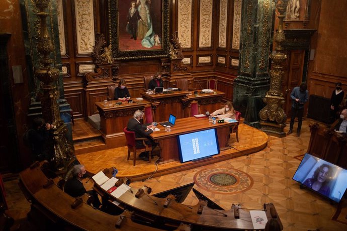Archivo - Arxiu - L'alcaldessa de Barcelona, Ada Colau, durant una sessió plenria del Consell Municipal de l'Ajuntament de Barcelona, Catalunya (Espanya), el 26 de febrer del 2021. 