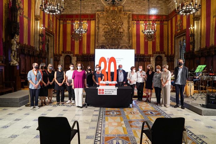 El Consell Educatiu Municipal de Barcelona (CEMB) ha celebrado este jueves su 30 aniversario mediante la presentación de un decálogo que recoge los aprendizajes de los centros educativos durante la pandemia.      El