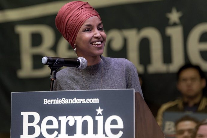 Archivo - 01 February 2020, US, Indianola: US Representative Ilhan Omar speaks during the campaign event of US Senator and Democratic presidential candidate Bernie Sanders, at Simpson College. Photo: Brian Cahn/ZUMA Wire/dpa