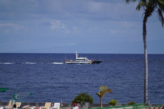 Archivo - Efectivos policiales durante la búsqueda de Tomás Gimeno y sus hijas, a 1 de mayo de 2021, en Santa Cruz de Tenerife, Islas Canarias (España). 