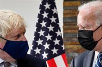 Johnson y Biden anuncian donaciones de millones de dosis de vacunas contra el coronavirus