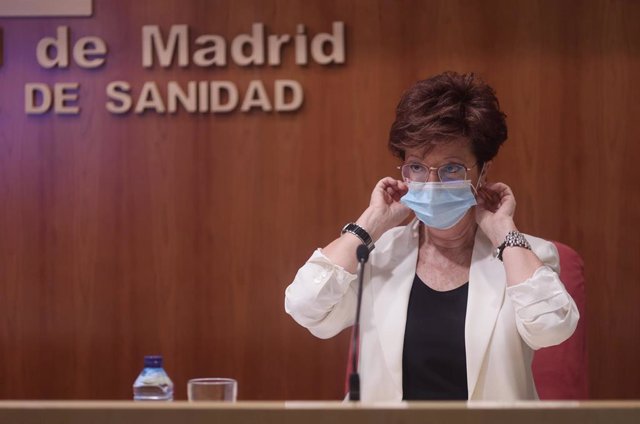 La directora general de Salud Pública, Elena Andradas, a su llegada a una rueda de prensa sobre la situación epidemiológica 